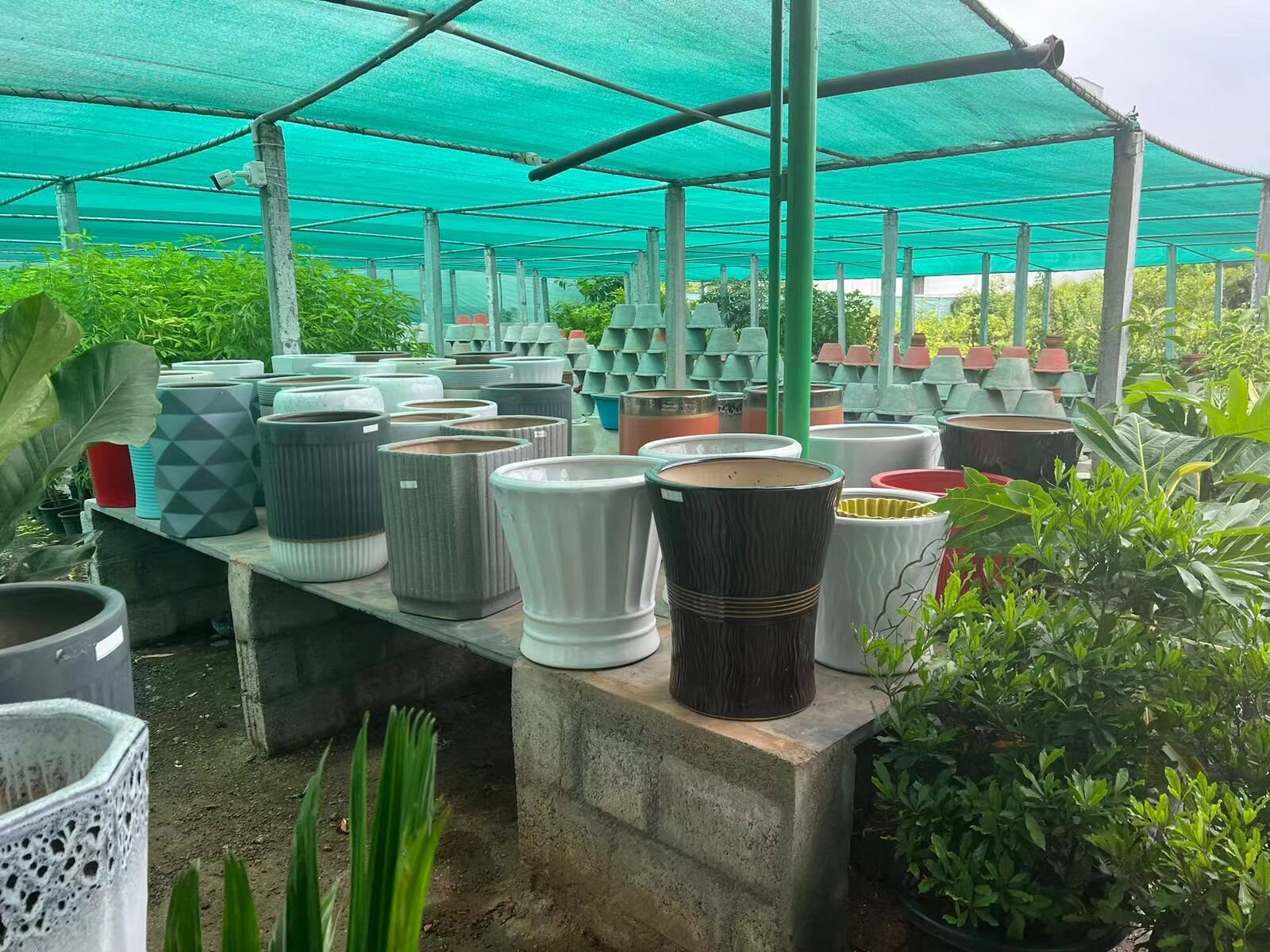 Best seller atlantis rustic ceramic glaze flower pots decor garden supplies clay pottery flower pots planters.jpg