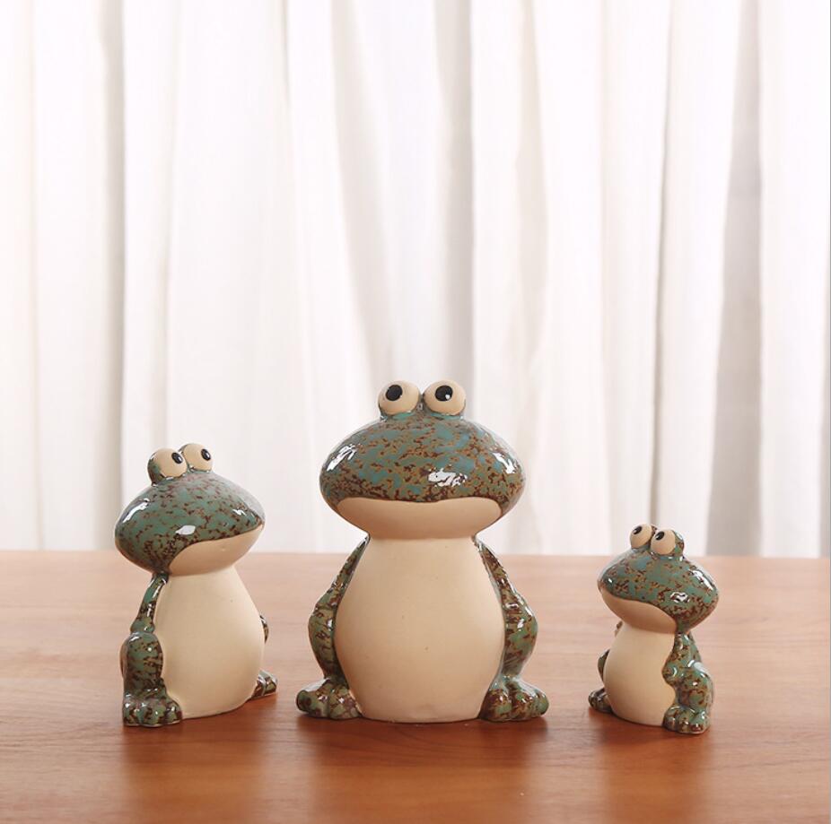 12 (1) realistic family style ceramic frogs decoration.jpg